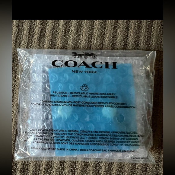 Coach Open Circle Stone Stud Earrings nwt - Picture 3 of 3